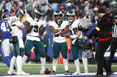 Who’s improving, who’s falling in Super Bowl 57 odds after Week 16.